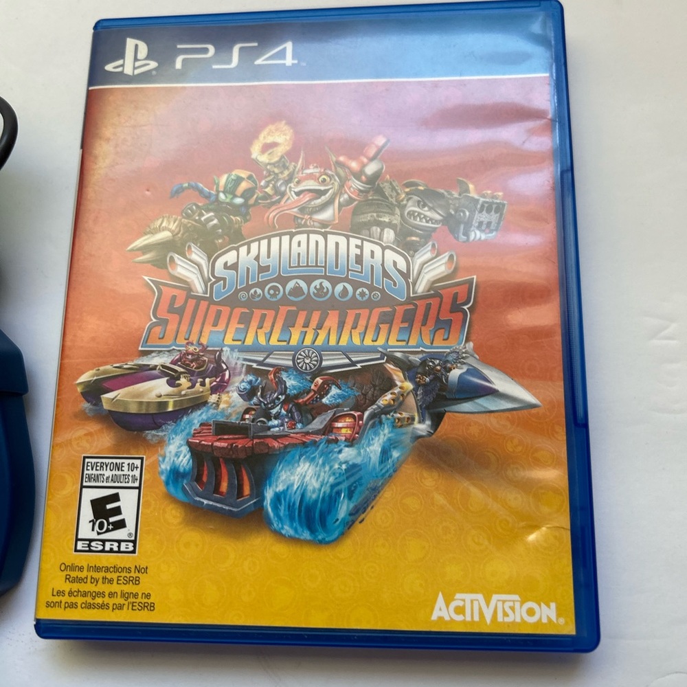 Sky lander PS4 game and super charger over 30 sky lander figuring and case - Picture 4 of 5